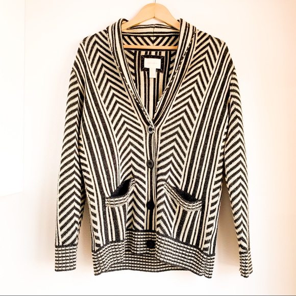 Forever 21 Tops - FOREVER 21 Black/White Geometric Button Down Cardi